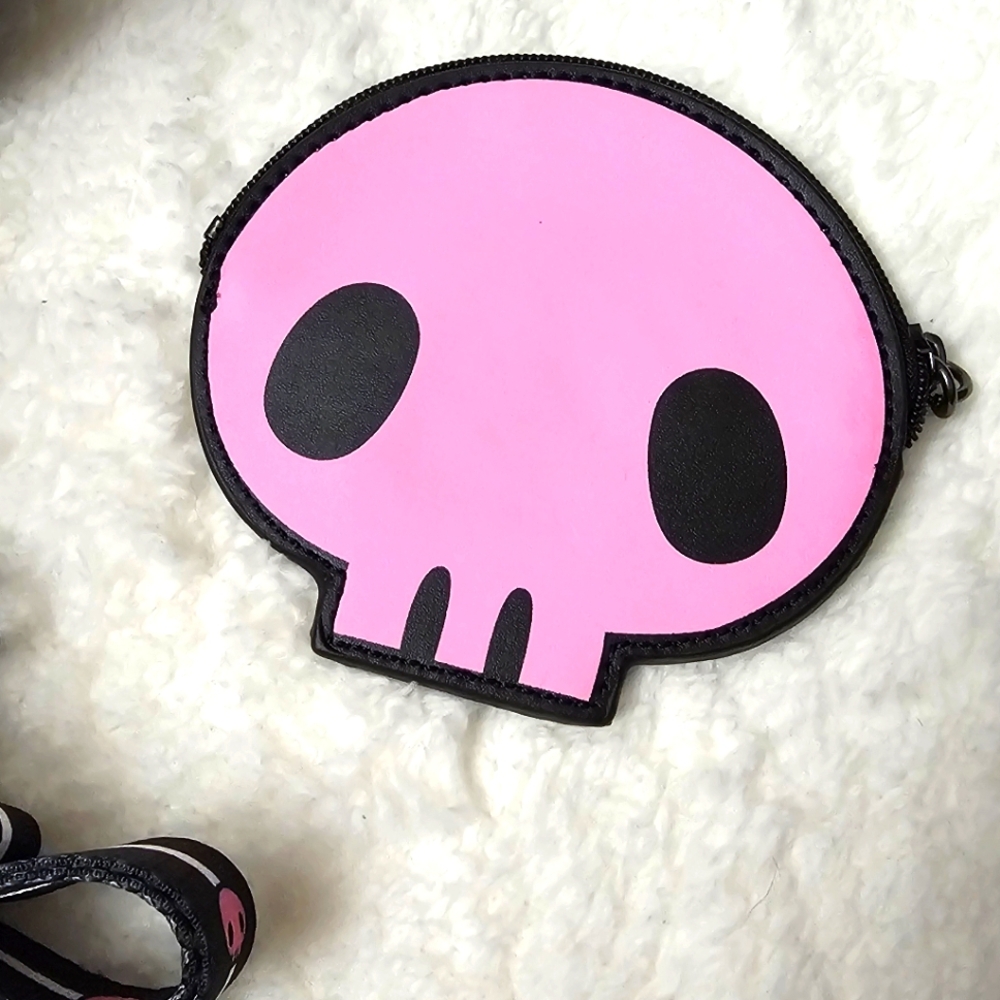 Sanrio Kuromi × Loungefly Skully Convertible Crossbody Bag With Coin Purse - Picture 2 of 6